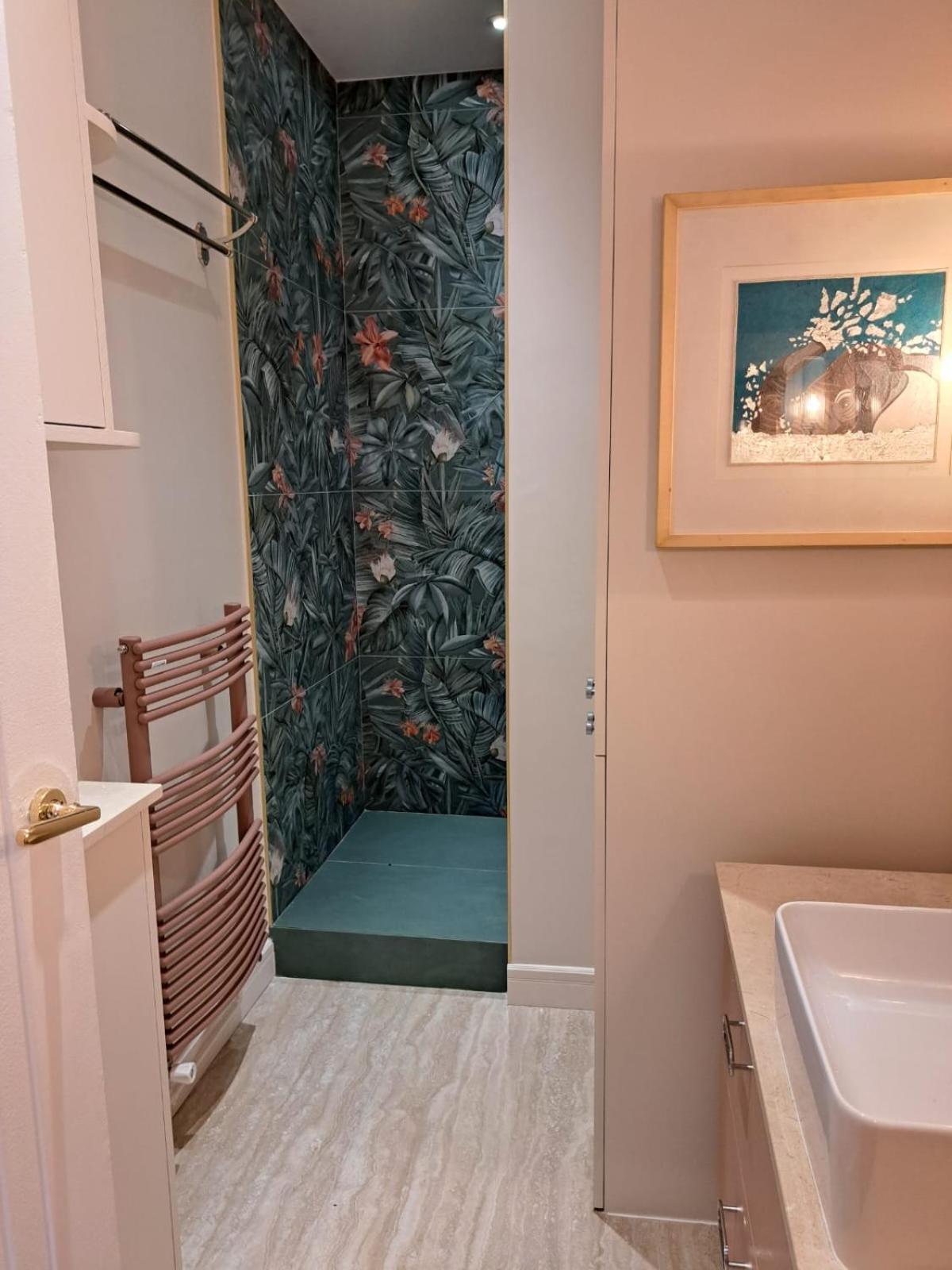 Bright & Elegant With View Over Invalides, Near St Germain Des Pres Appartement