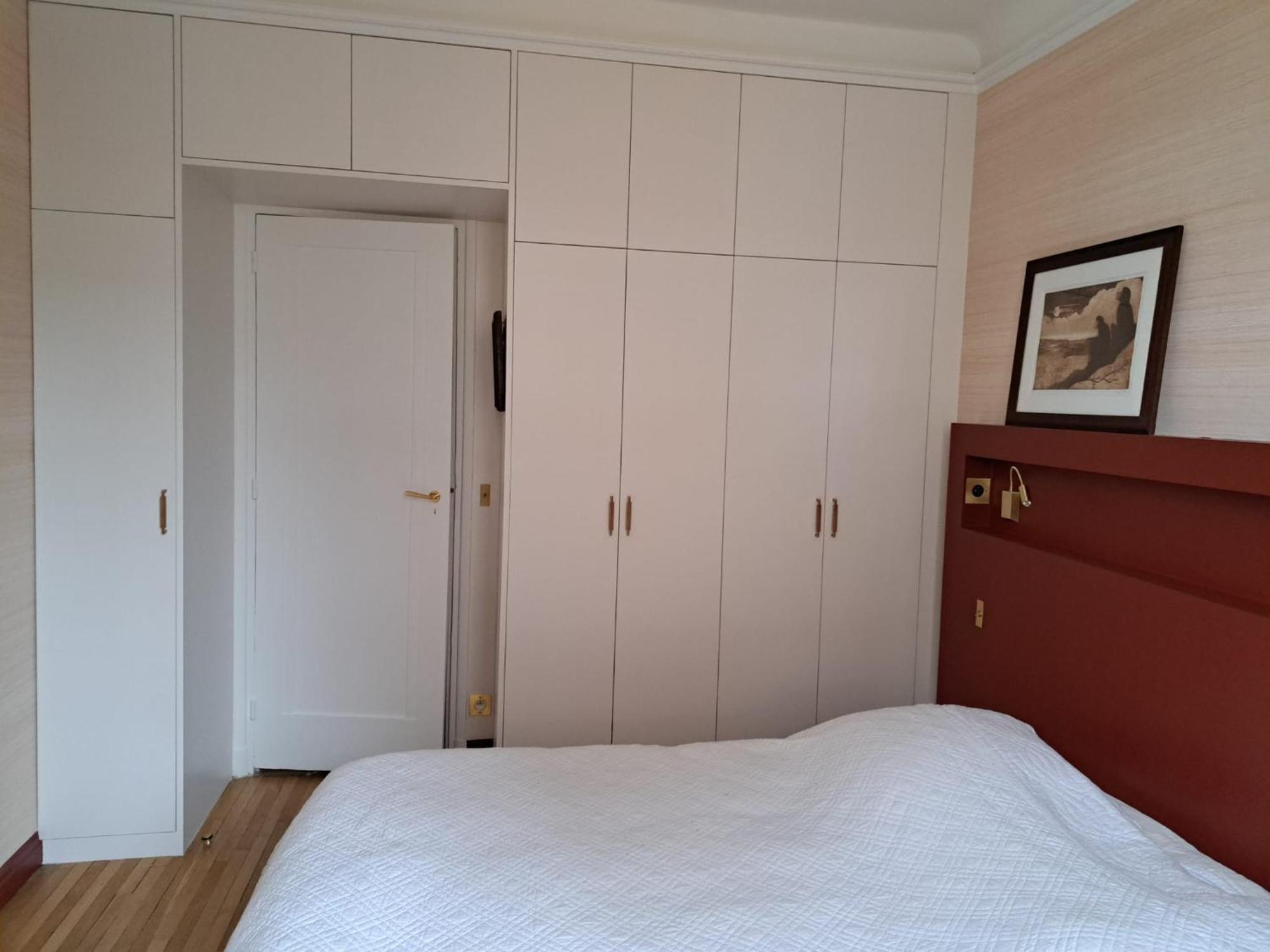 Appartement Bright & Elegant With View Over Invalides, Near St Germain Des Pres